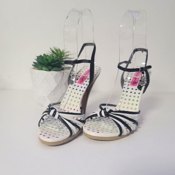 🖤 Betseyville by Betsey johnson strappy white and black heels - Picture 3 of 16